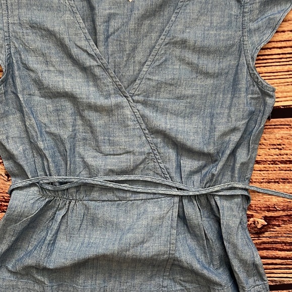 J Crew Chambray Faux Wrap Top! NWT Size 0 - Picture 3 of 3